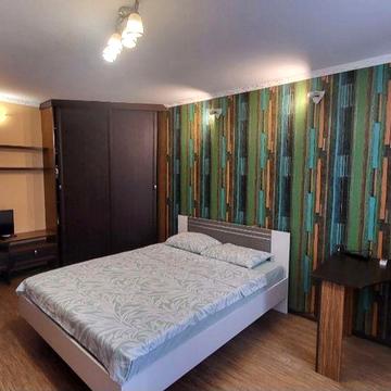 Здається 1 кімнатна студія на 1 - 2 місяці без комісії