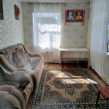 Просторий будинок з ділянкою 35+25 соток , терміновий продаж