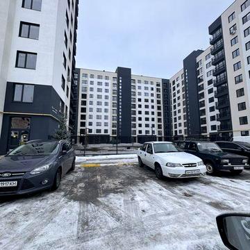 Двокімнатна в зданому будинку індивідуальне опалення поруч школа