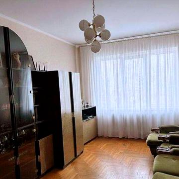 • Продам трикімнатну затишну квартиру