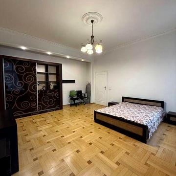 Оренда 1-кім.кв. по вул Зелена ( центр )