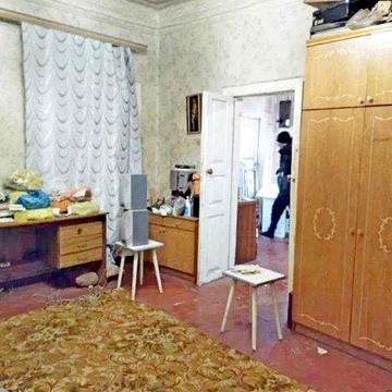 Продам 2 комнатную квартиру на земле возле метро Вокзальная.