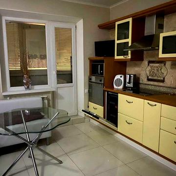 1-кім кв. Гришка 8Б м. Позняки 3-5хв, McD