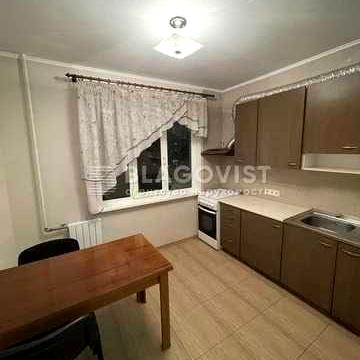 Продам 2 кім квартиру Харківське шоссе 148, поруч метро"Харківська"