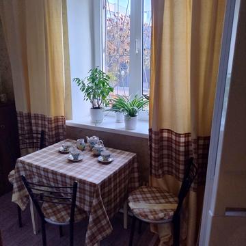 Студентська вул., 4