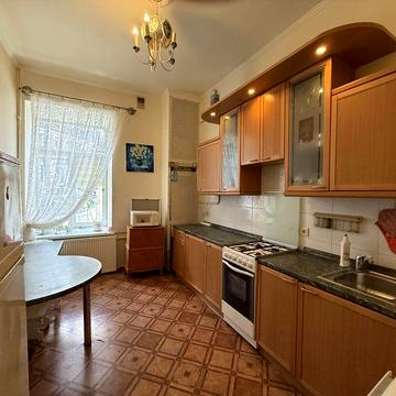 Вул. Тарасівська 14 центр