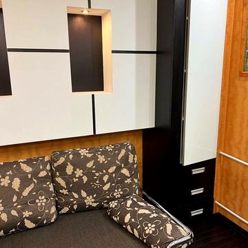 Леся Курбаса просп., 1-Б