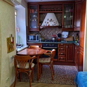 Стильна 3-кімнатна квартира біля станція метро Кловська