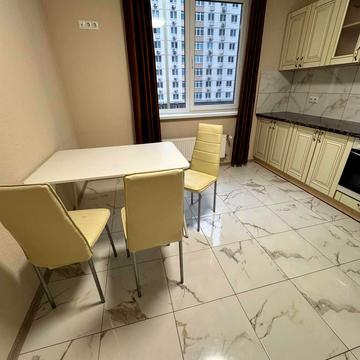 Перлинна вул., 7