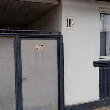 Здається будинок в оренду на довгий термін.