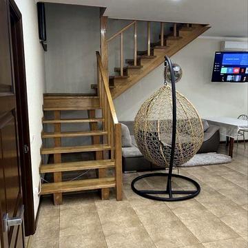 Віта Поштова  новий  будинок,світло постійно,є укриття .