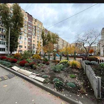 Продам 1 комнатную  ЧЕШКУ на Поб-6 , состояние - полностью под ремонт.