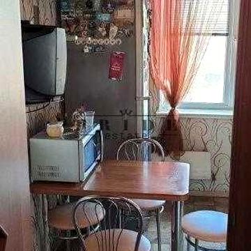 .Простора трикімнатна квартира на Троєщині