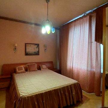 Продам 3-комнатную сталинку в центре Одессы. (250-311)