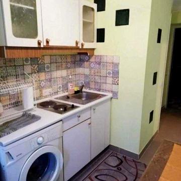 Продається однокімнатна квартира в центрі з меблями і всією технікою!