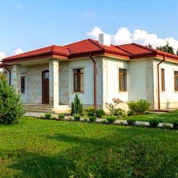 Продаж готового котеджу з гаражем в Бучі