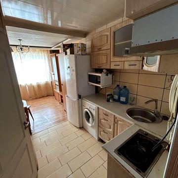 У продажу гостинка свій санвузол та кухня