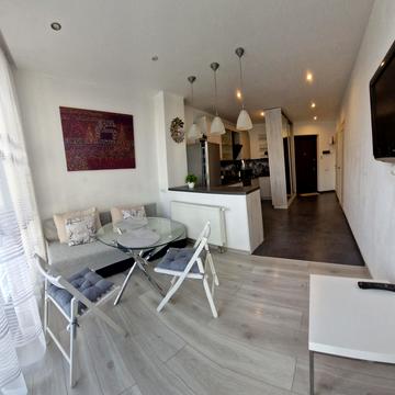 Вячеслава Липинського вул. (), 28