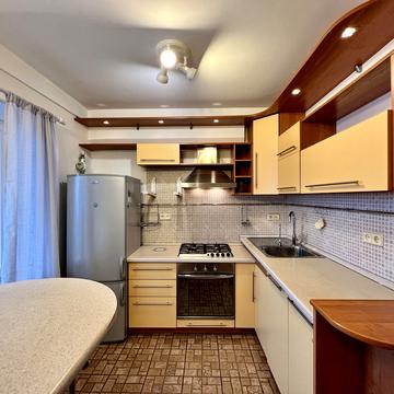 Ольжича вул., 18