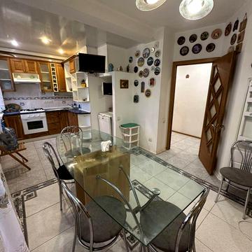 Сдам 4комн на Пр. А.Поля(пр.Кирова) дом 113,реальная и свободная! Газ!