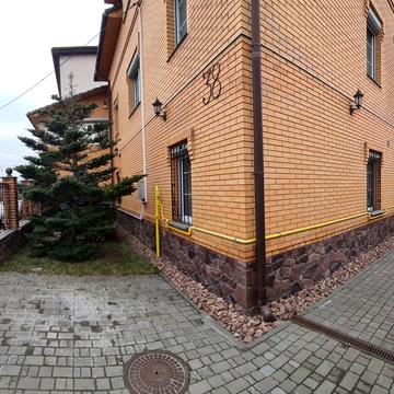 Купянська вул., 38