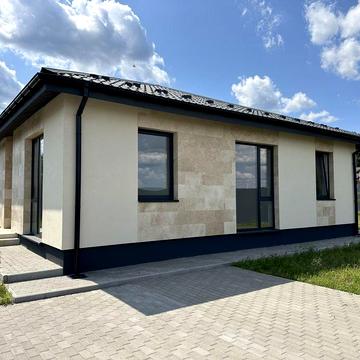 Одноповерховий будинок  з травертину, 6 соток, 3 спальні, 2 санвузли