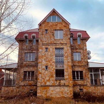 Будинок на Петропавлівській Борщагівці на ділянці 14 соток.