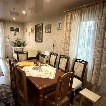 Продається половина котеджу  у с.Суховоля