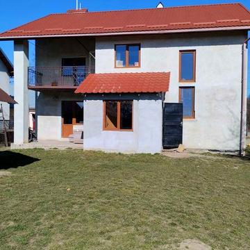 Будинок з приміщенням та обладнанням для шиномонтажу