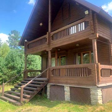 Дерев’яний будинок з панорамним видом на гори | автономне живлення