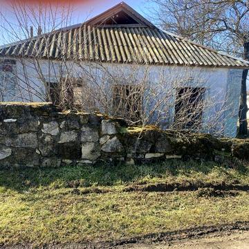 Продам будинок під відновлення