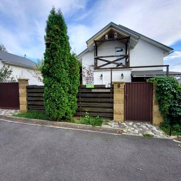 Здається будинок в Рославичах