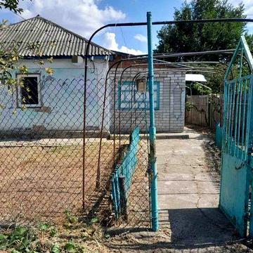 Продаж будинку за межами міста, з санвузлом та великою земельною ділян