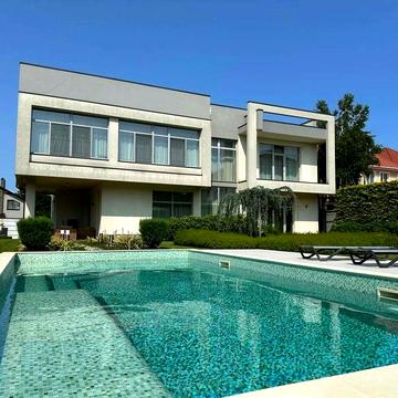 Аренда ДОМА в Совиньоне, 550м², бассейн, гараж