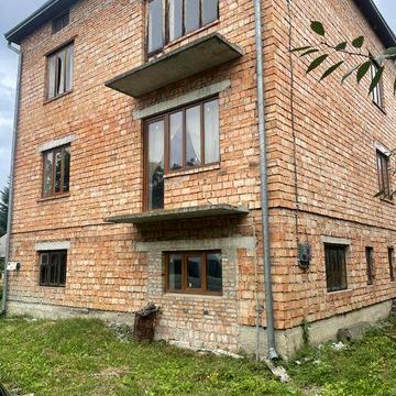 Будинок на Залужанській 49