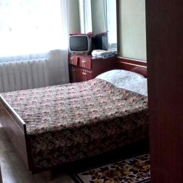 Здається2 х к. кв на.Автовокзалі.  Рудані