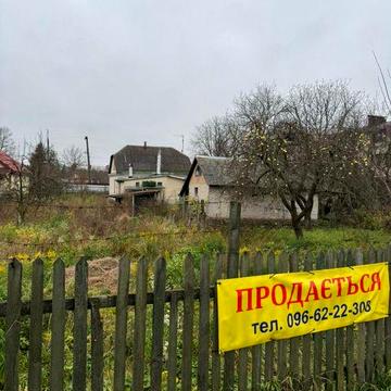 Продам будинок біля базару територія 7сотокнапроти будинку Київська 29