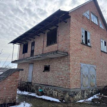 Продам будинок 2-х поверховий цегляний