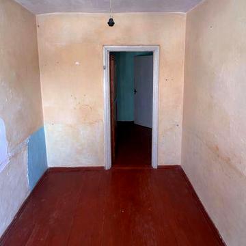 Продаж двокімнатної квартири без зручностей.