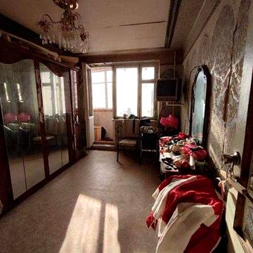 3 комнатная квартира возле метро Холодная Гора