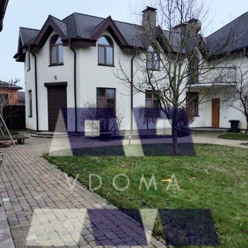 Продаж резеденції, 2 будинки з влосною водоймою