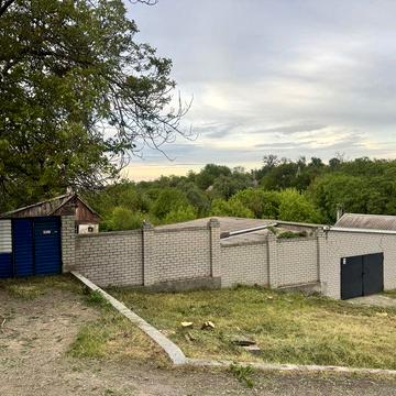 Дом с участком 10 соток+гараж,Возможен обмен на авто.