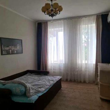 Продам квартиру на вул. Адм. Лазарева/ринок "Привіз"