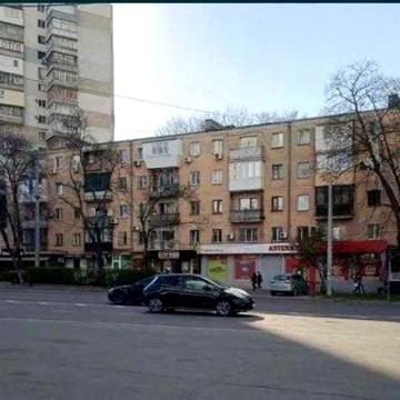 2кімнатна з балконом під ремонт в Приморському районі. 2 ст.Фонтану