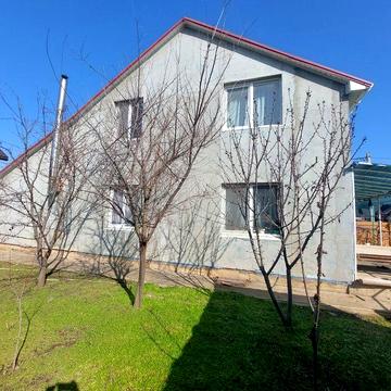 Продам дом в центре посёлка Великодолинское