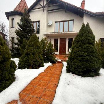 Будинок з власним ставком !