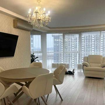 Світла та затишна 3-к квартира 125 м²з видом на Дніпро ЖК Зарічний ЖК Зарічний