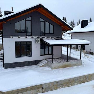 Новий дім біля Буковелю