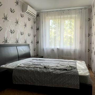 Янтарна вул., 44