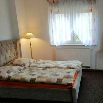 Сдам пол дома 3 комнаты.